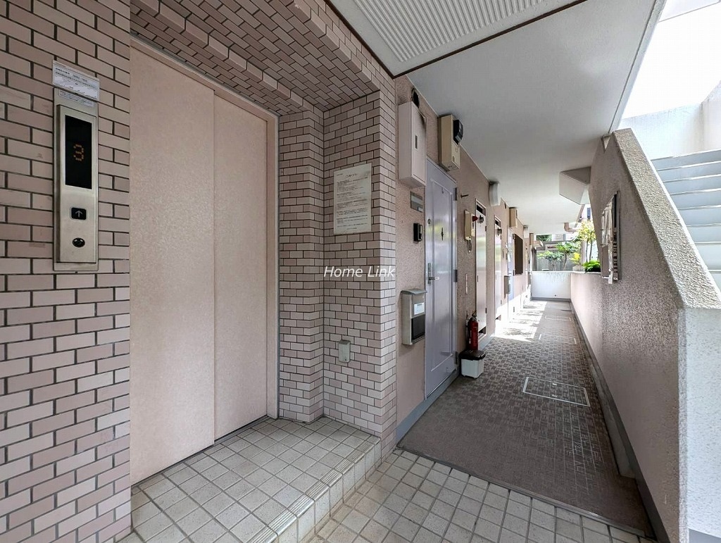 コスモ成増　エレベーターホール